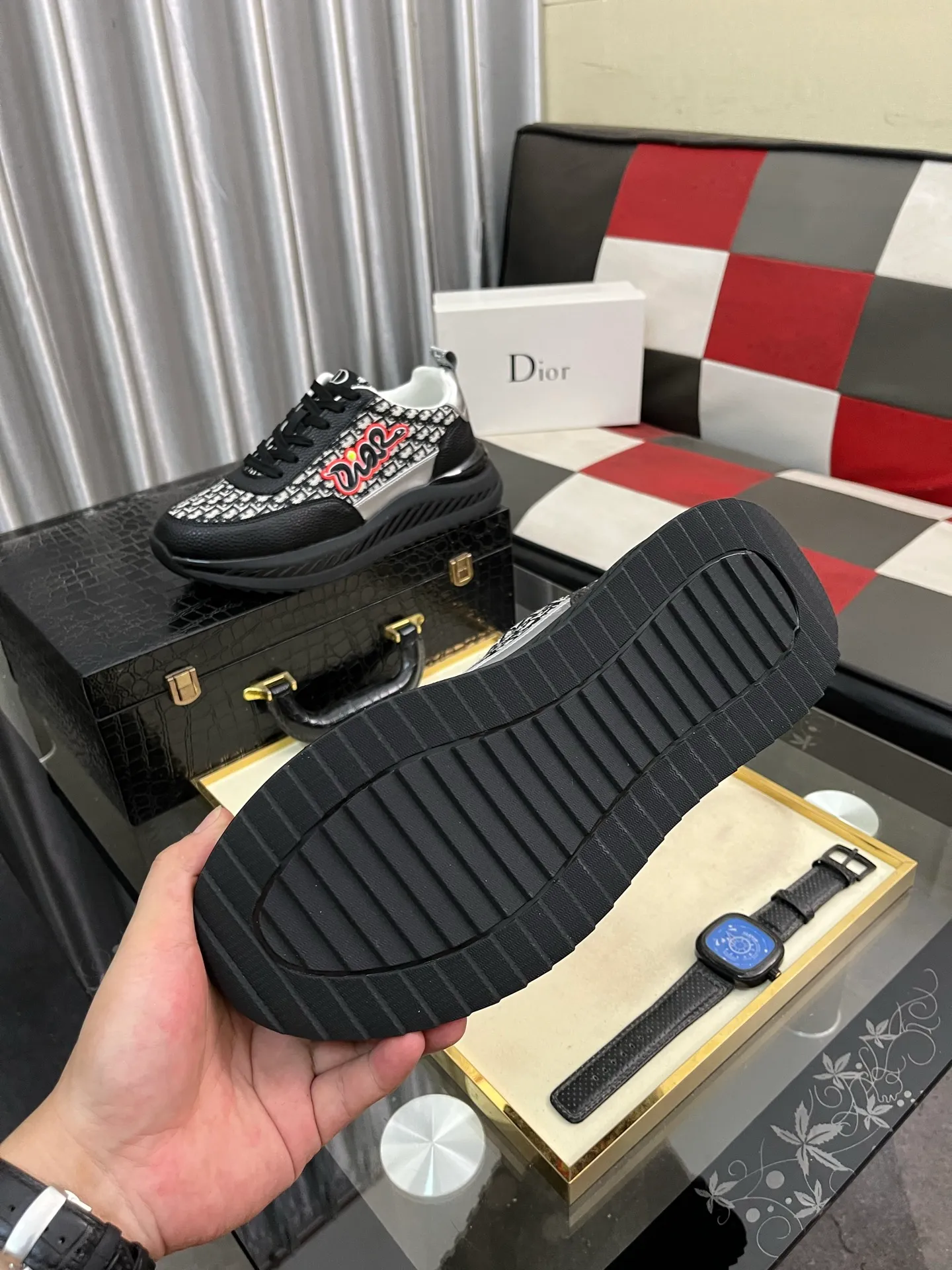 Men's Men's Shoes💰458⌚️⌚️Dior unique modern style sneakers. Counter purchasing 🏃casual leather shoes😍😍 original cowhide leather imported from Italy (refuses to discolor and grind feet) soles: original soles specially provided by the original factory, super cool😍 lace up and walk with wind👍 style design ⚠️ super comfortable and wear-resistant original soles. Just like shooting the real thing 🎬The real thing is better Code number: 38-445⃣️Colors available